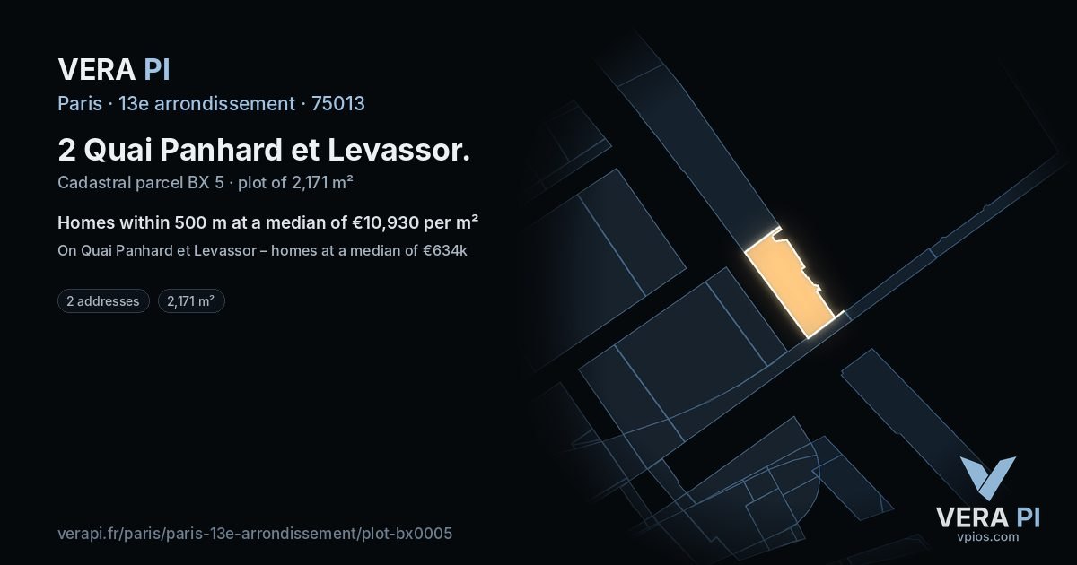 2 Quai Panhard et Levassor, 13e arrondissement at night – the plot lit, the parcels around coloured by the prices near them