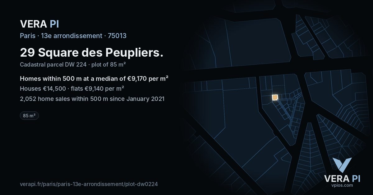 29 Square des Peupliers, 13e arrondissement at night – the plot lit, the parcels around coloured by the prices near them
