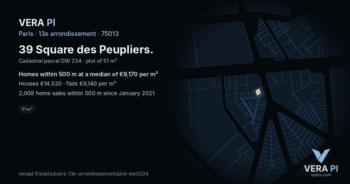 39 Square des Peupliers, 13e arrondissement at night – the plot lit, the parcels around coloured by the prices near them
