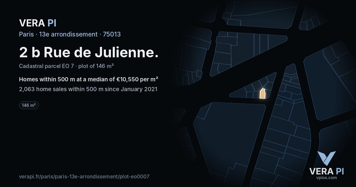 2 b Rue de Julienne, 13e arrondissement at night – the plot lit, the parcels around coloured by the prices near them