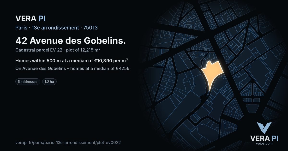 42 Avenue des Gobelins, 13e arrondissement at night – the plot lit, the parcels around coloured by the prices near them