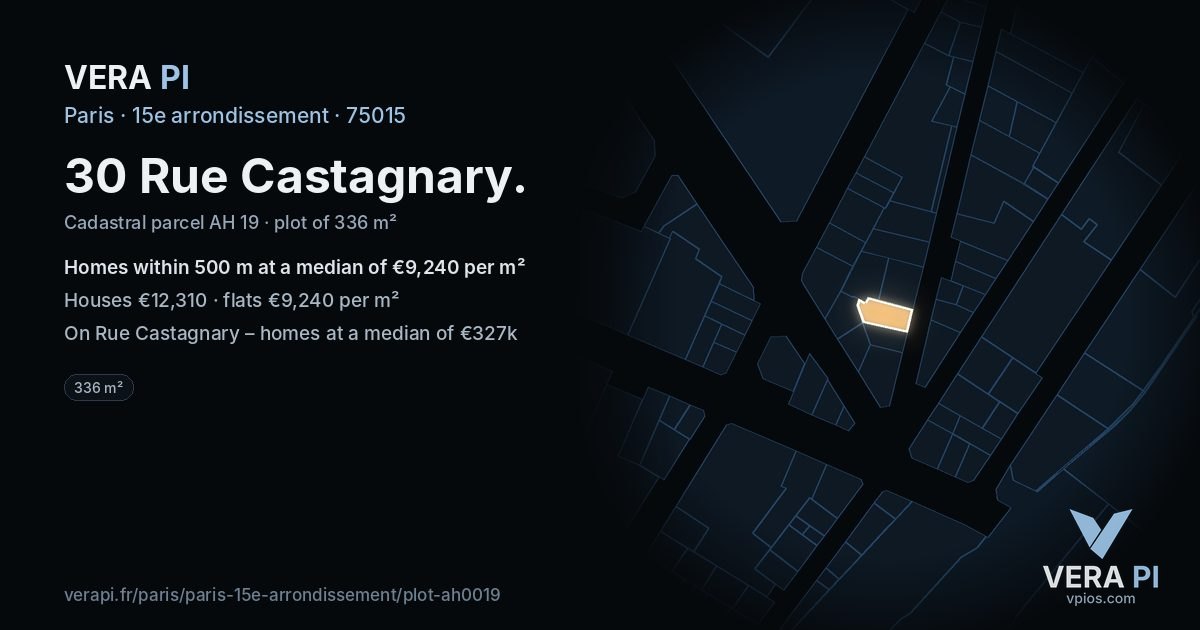 30 Rue Castagnary, 15e arrondissement at night – the plot lit, the parcels around coloured by the prices near them