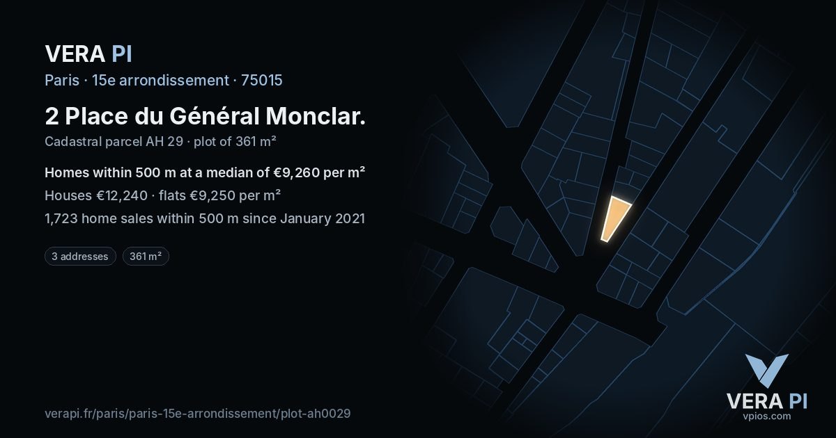 2 Place du Général Monclar, 15e arrondissement at night – the plot lit, the parcels around coloured by the prices near them