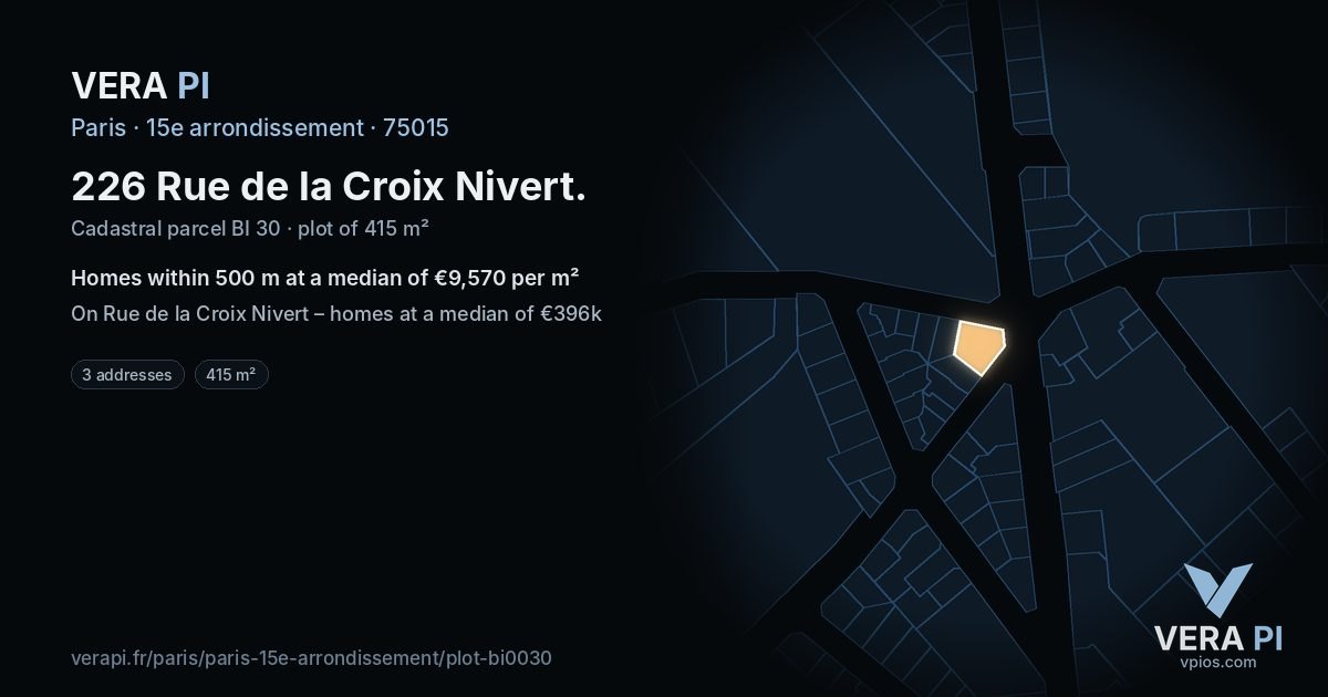 226 Rue de la Croix Nivert, 15e arrondissement at night – the plot lit, the parcels around coloured by the prices near them
