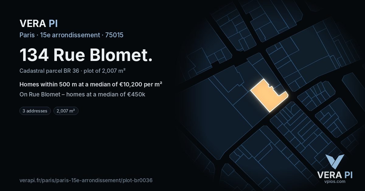 134 Rue Blomet, 15e arrondissement at night – the plot lit, the parcels around coloured by the prices near them