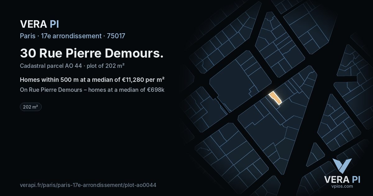 30 Rue Pierre Demours, 17e arrondissement at night – the plot lit, the parcels around coloured by the prices near them
