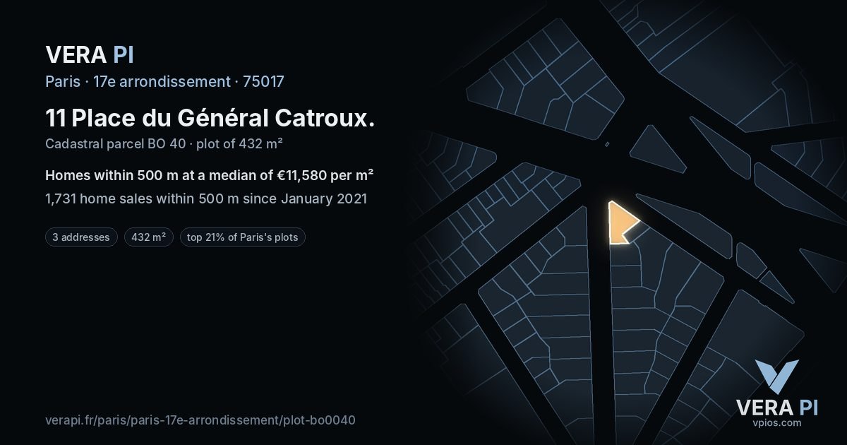 11 Place du Général Catroux, 17e arrondissement at night – the plot lit, the parcels around coloured by the prices near them