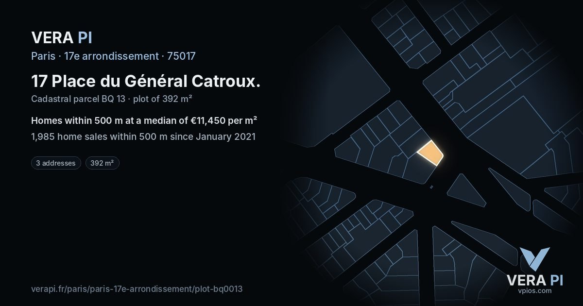 17 Place du Général Catroux, 17e arrondissement at night – the plot lit, the parcels around coloured by the prices near them