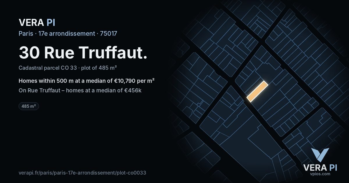30 Rue Truffaut, 17e arrondissement at night – the plot lit, the parcels around coloured by the prices near them