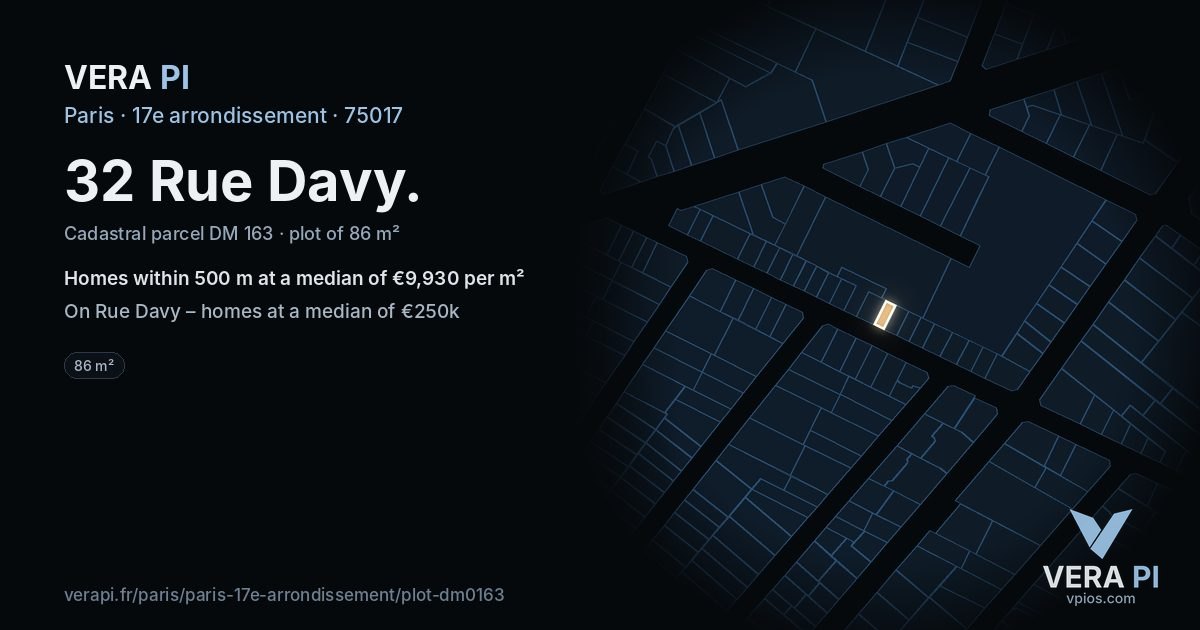 32 Rue Davy, 17e arrondissement at night – the plot lit, the parcels around coloured by the prices near them