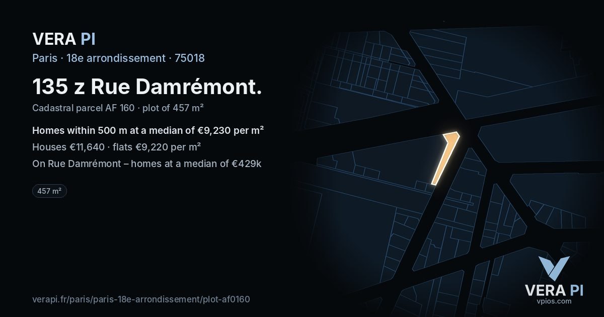 135 z Rue Damrémont, 18e arrondissement at night – the plot lit, the parcels around coloured by the prices near them