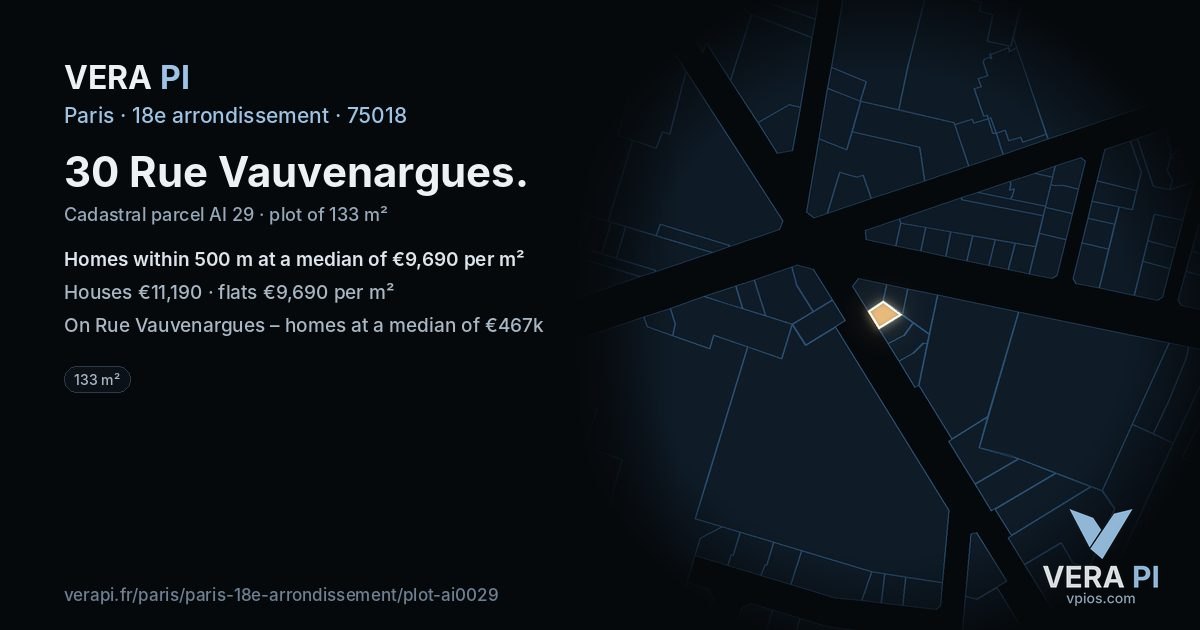 30 Rue Vauvenargues, 18e arrondissement at night – the plot lit, the parcels around coloured by the prices near them