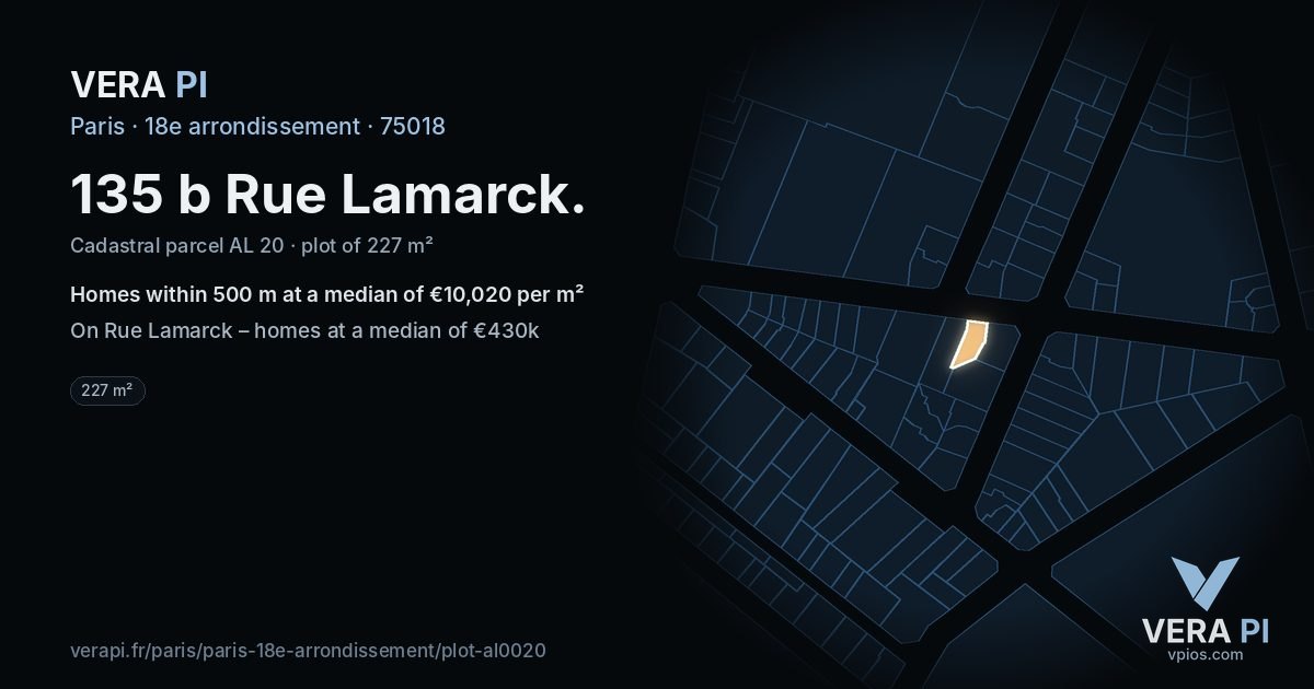 135 b Rue Lamarck, 18e arrondissement at night – the plot lit, the parcels around coloured by the prices near them