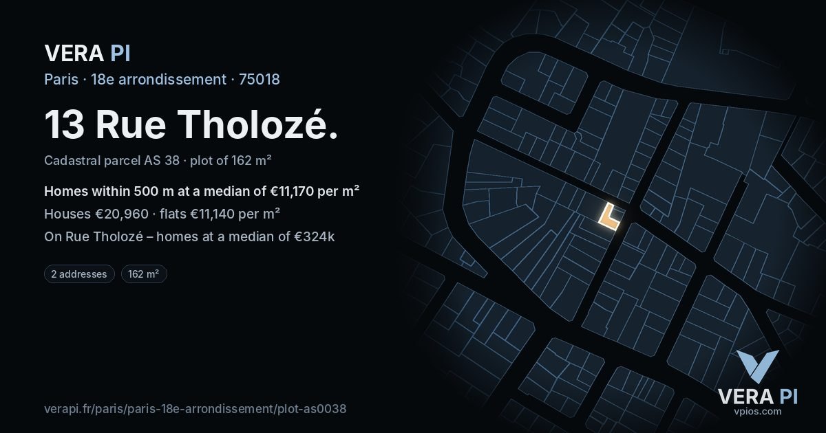 13 Rue Tholozé, 18e arrondissement at night – the plot lit, the parcels around coloured by the prices near them