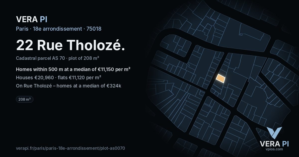 22 Rue Tholozé, 18e arrondissement at night – the plot lit, the parcels around coloured by the prices near them
