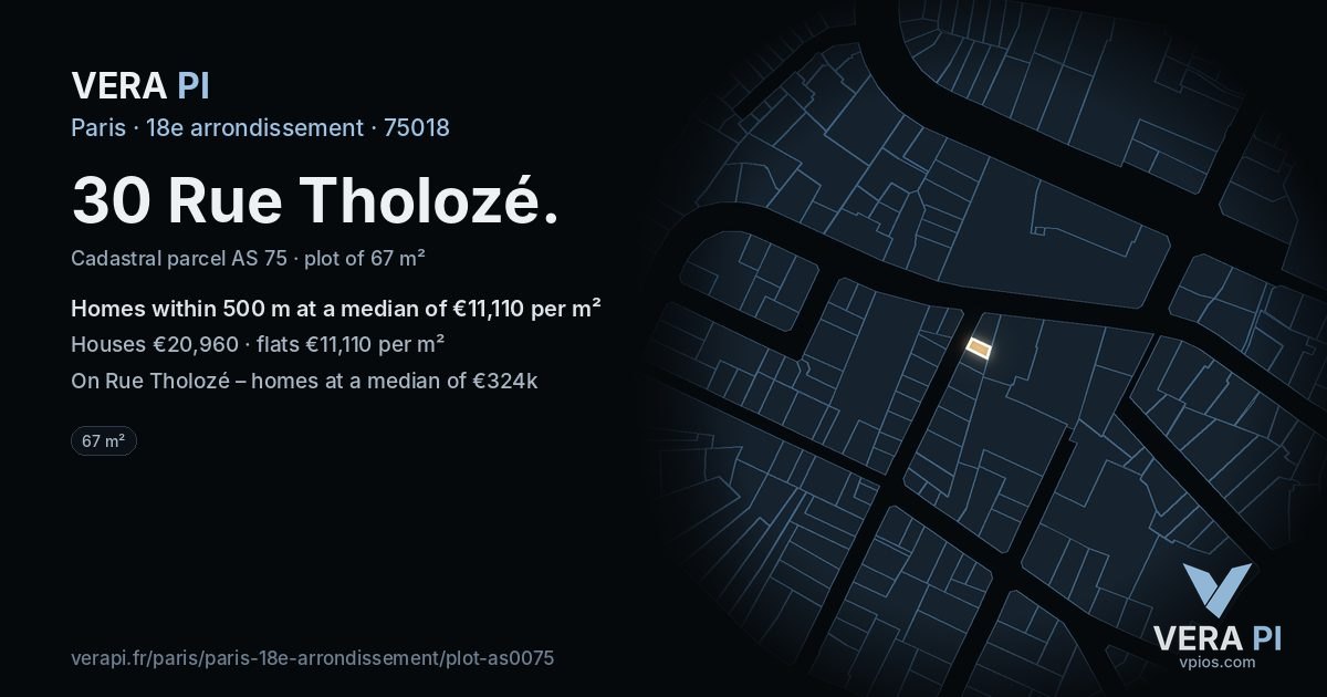 30 Rue Tholozé, 18e arrondissement at night – the plot lit, the parcels around coloured by the prices near them