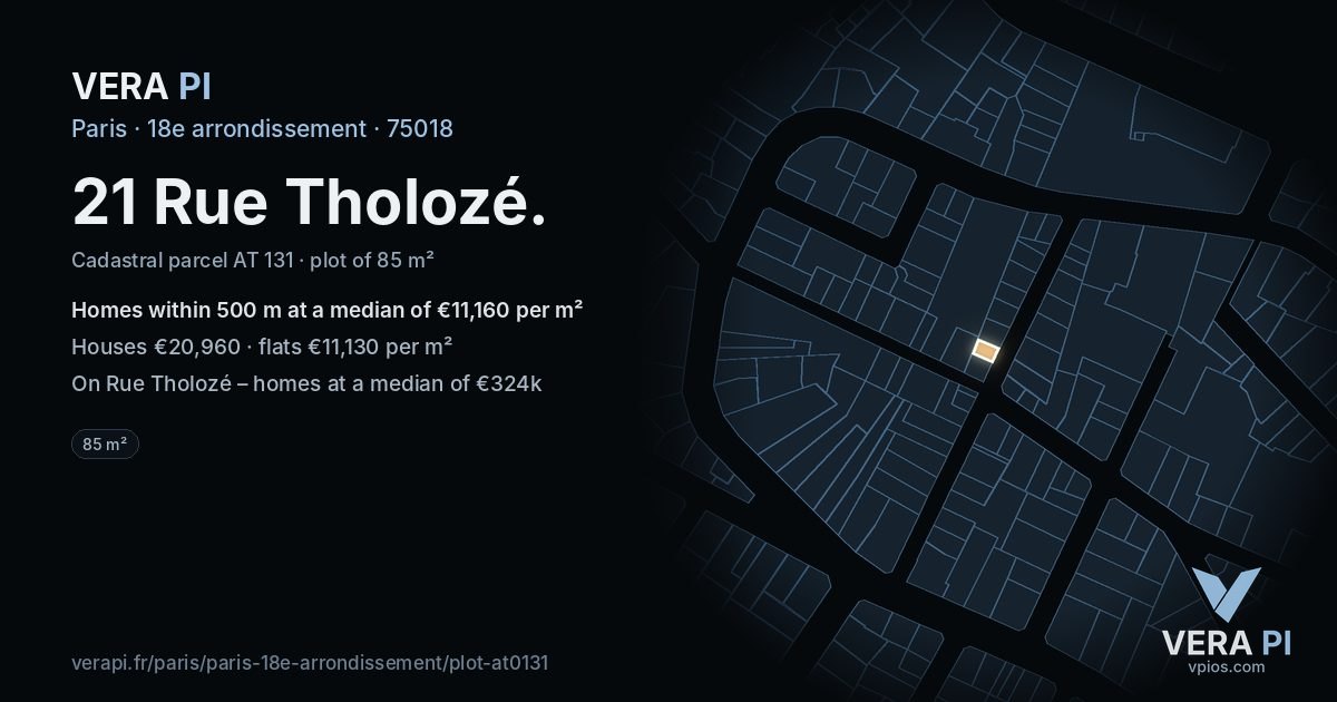 21 Rue Tholozé, 18e arrondissement at night – the plot lit, the parcels around coloured by the prices near them