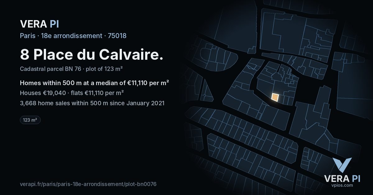 8 Place du Calvaire, 18e arrondissement at night – the plot lit, the parcels around coloured by the prices near them