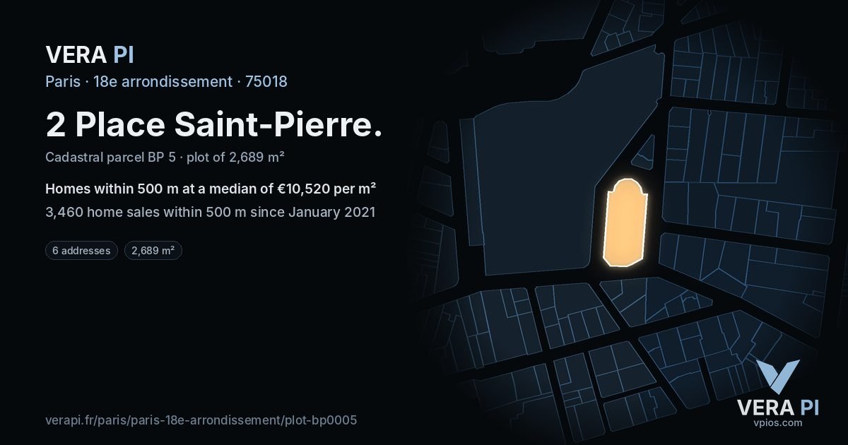 2 Place Saint-Pierre, 18e arrondissement at night – the plot lit, the parcels around coloured by the prices near them