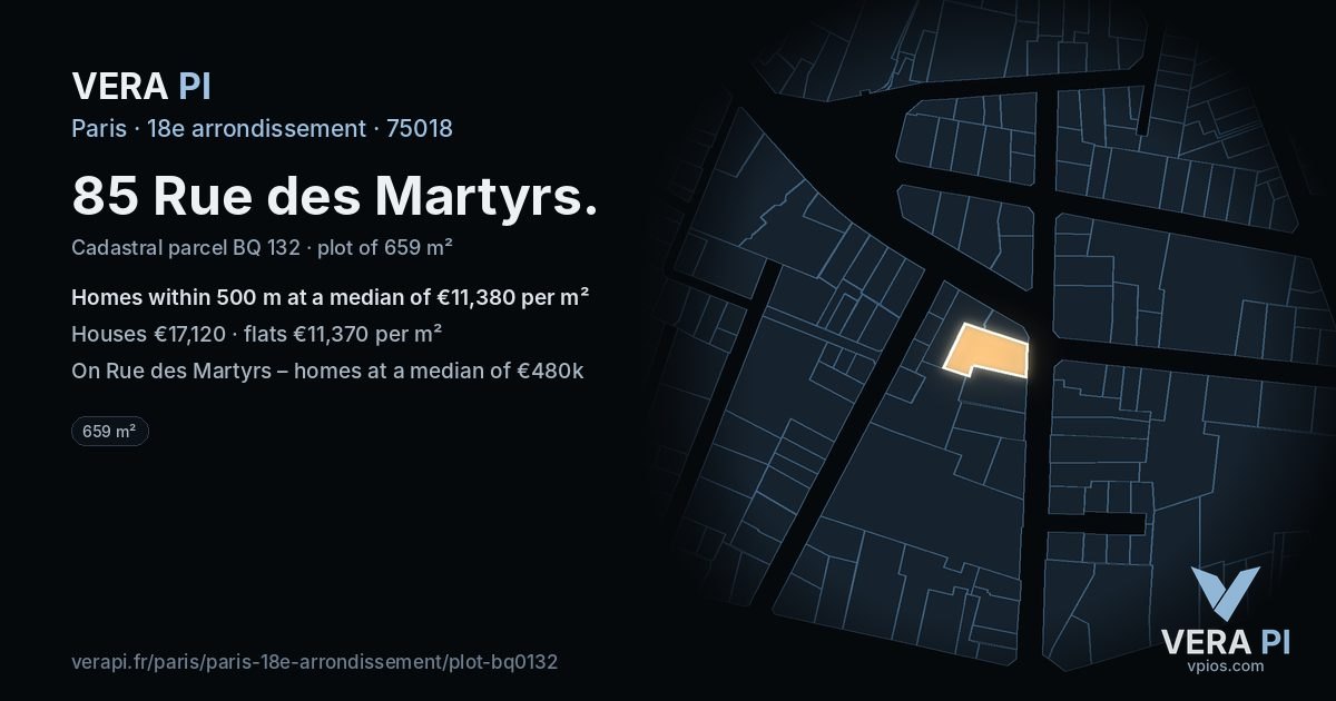 85 Rue des Martyrs, 18e arrondissement at night – the plot lit, the parcels around coloured by the prices near them