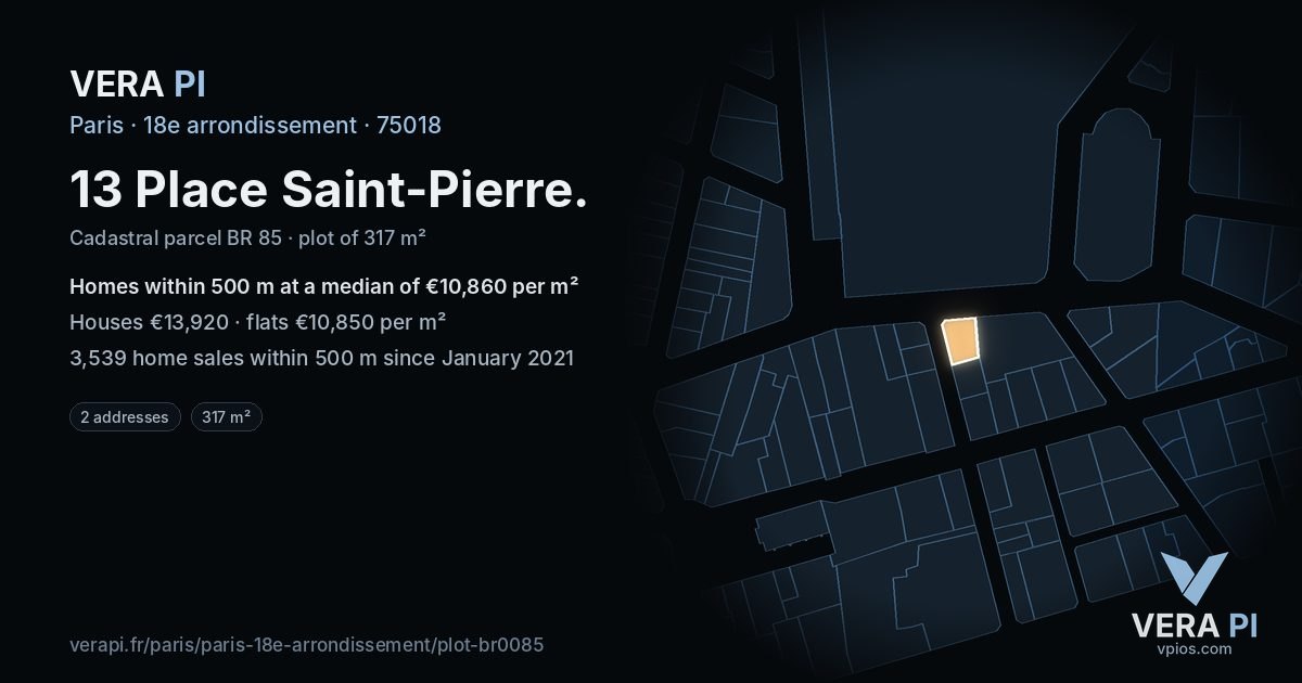 13 Place Saint-Pierre, 18e arrondissement at night – the plot lit, the parcels around coloured by the prices near them