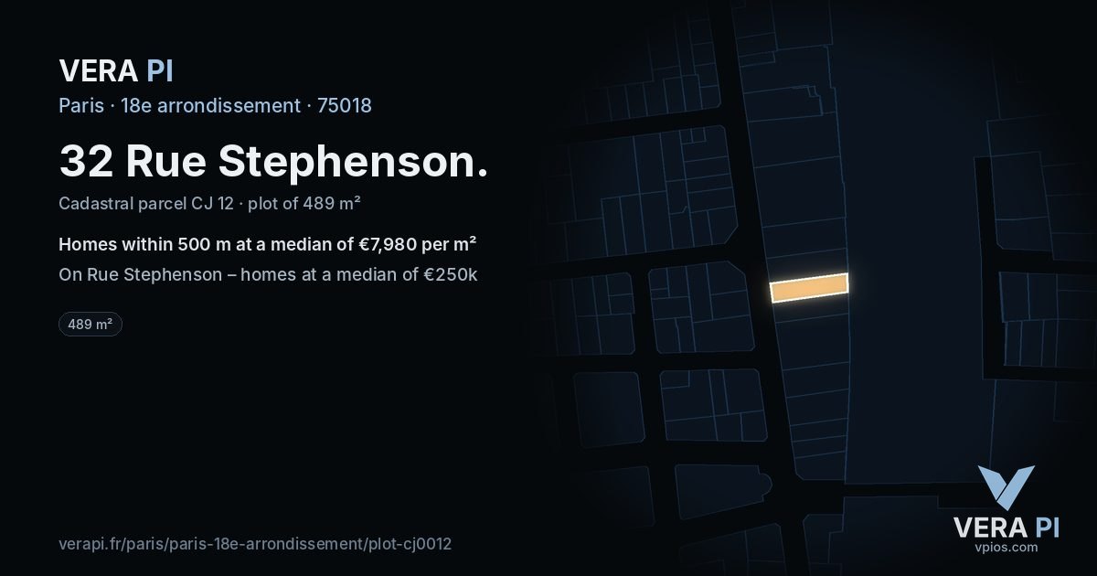 32 Rue Stephenson, 18e arrondissement at night – the plot lit, the parcels around coloured by the prices near them