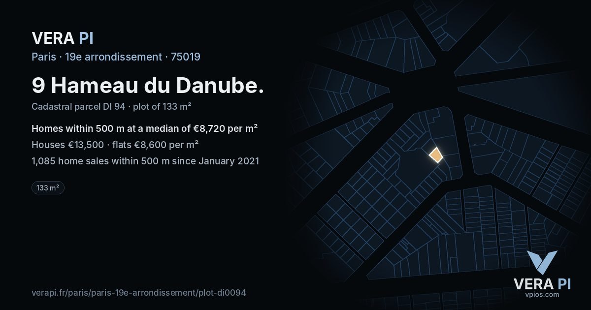 9 Hameau du Danube, 19e arrondissement at night – the plot lit, the parcels around coloured by the prices near them