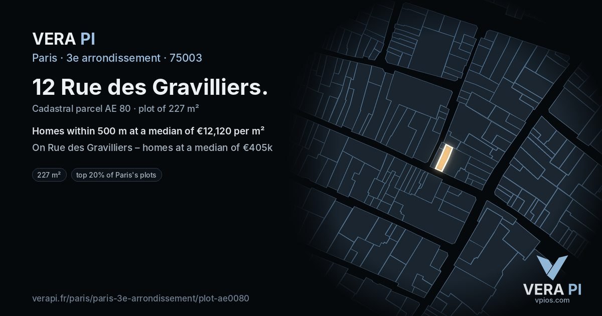 12 Rue des Gravilliers, 3e arrondissement at night – the plot lit, the parcels around coloured by the prices near them