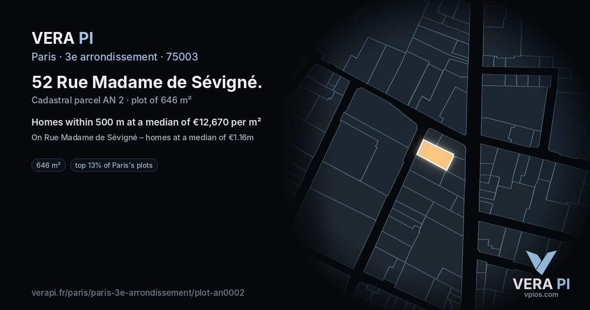 52 Rue Madame de Sévigné, 3e arrondissement at night – the plot lit, the parcels around coloured by the prices near them