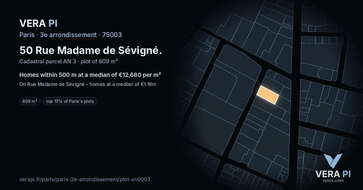 50 Rue Madame de Sévigné, 3e arrondissement at night – the plot lit, the parcels around coloured by the prices near them