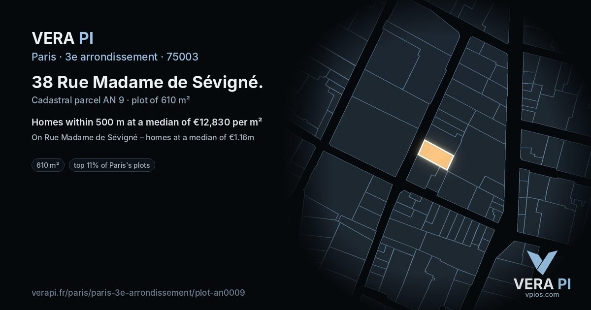 38 Rue Madame de Sévigné, 3e arrondissement at night – the plot lit, the parcels around coloured by the prices near them