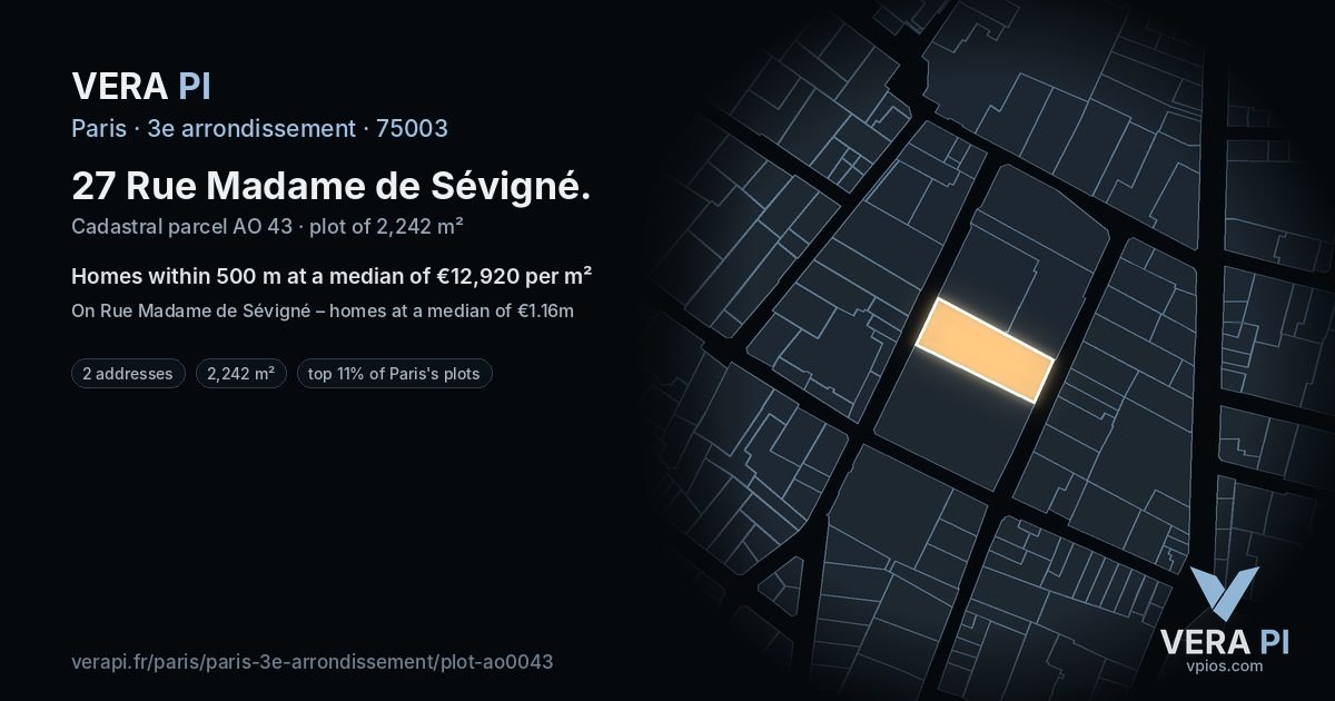 27 Rue Madame de Sévigné, 3e arrondissement at night – the plot lit, the parcels around coloured by the prices near them