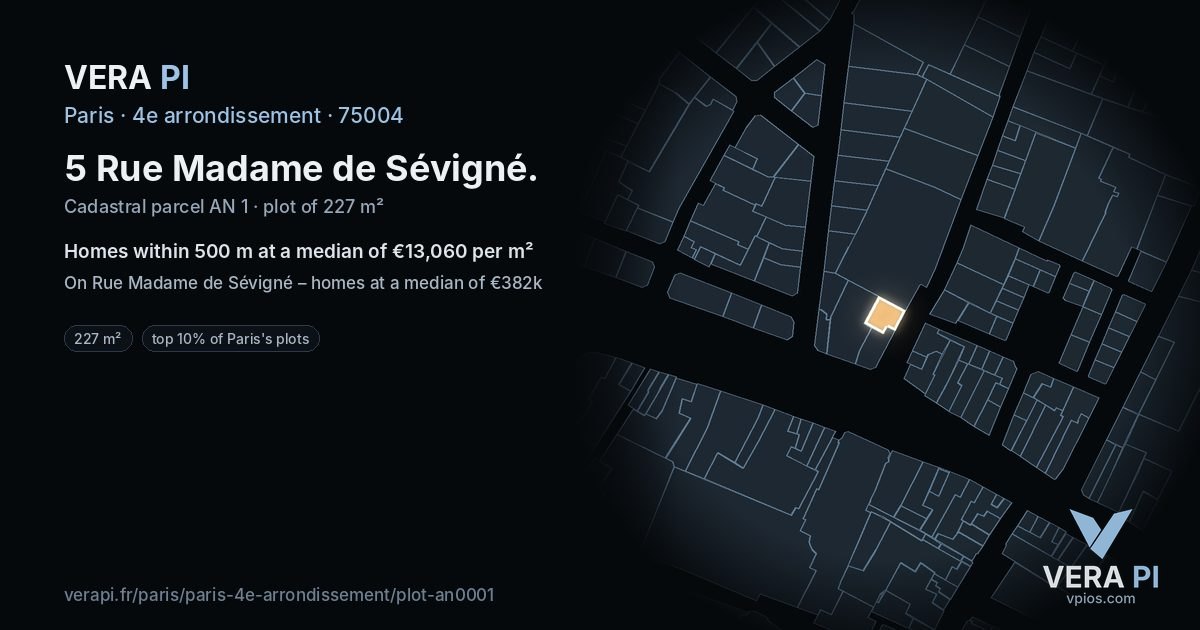 5 Rue Madame de Sévigné, 4e arrondissement at night – the plot lit, the parcels around coloured by the prices near them