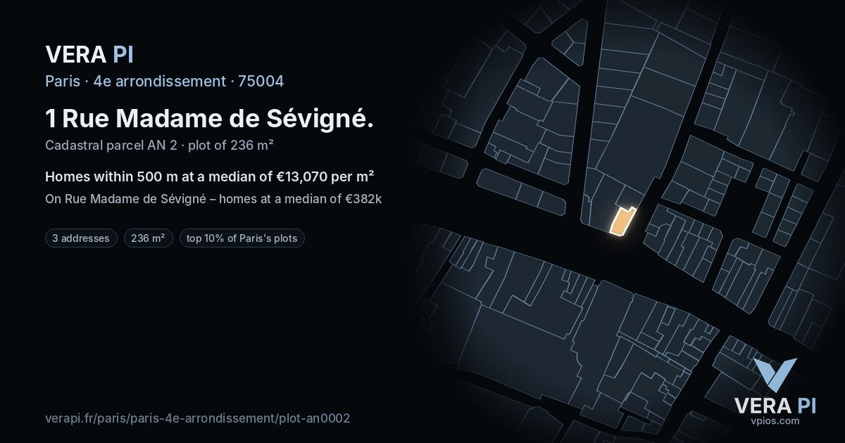 1 Rue Madame de Sévigné, 4e arrondissement at night – the plot lit, the parcels around coloured by the prices near them