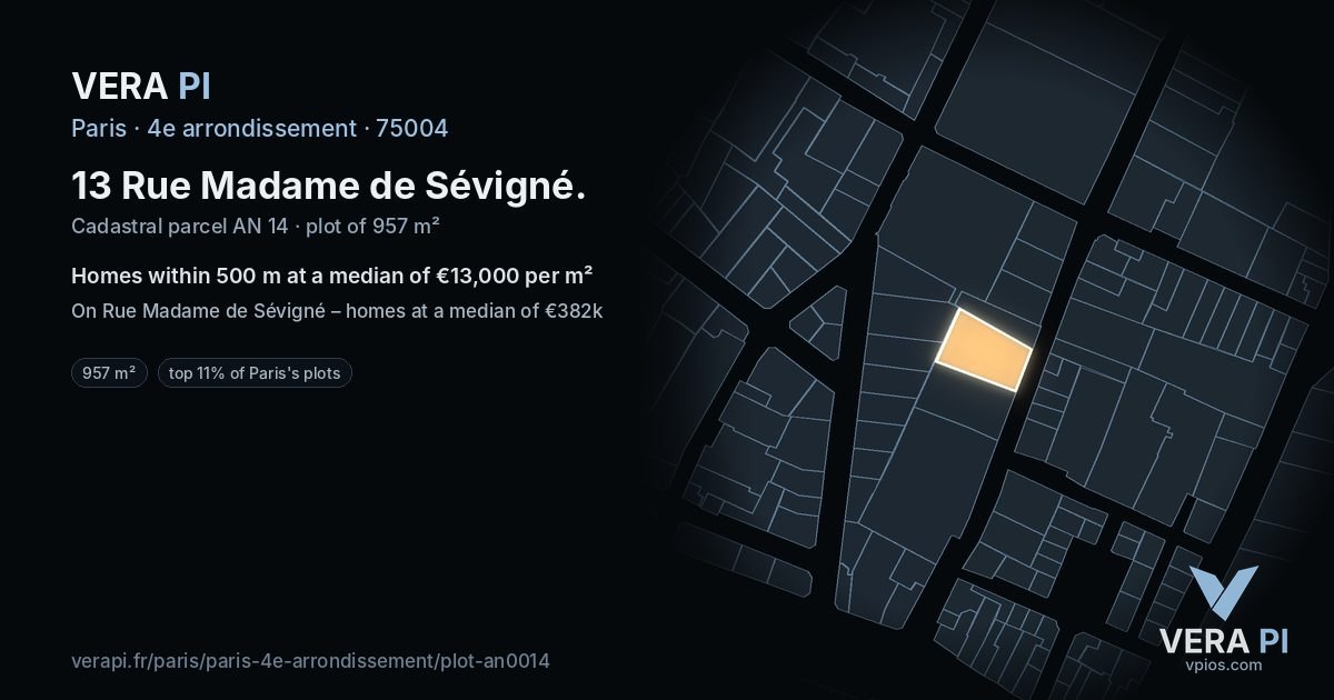 13 Rue Madame de Sévigné, 4e arrondissement at night – the plot lit, the parcels around coloured by the prices near them