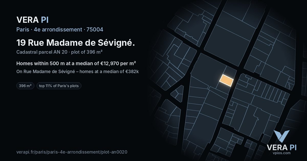 19 Rue Madame de Sévigné, 4e arrondissement at night – the plot lit, the parcels around coloured by the prices near them