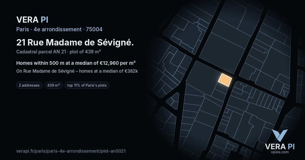 21 Rue Madame de Sévigné, 4e arrondissement at night – the plot lit, the parcels around coloured by the prices near them