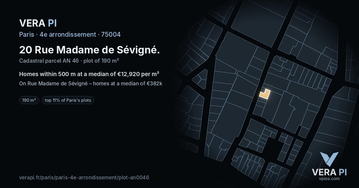 20 Rue Madame de Sévigné, 4e arrondissement at night – the plot lit, the parcels around coloured by the prices near them