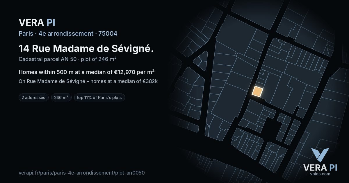 14 Rue Madame de Sévigné, 4e arrondissement at night – the plot lit, the parcels around coloured by the prices near them