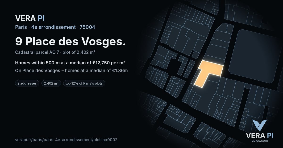 9 Place des Vosges, 4e arrondissement at night – the plot lit, the parcels around coloured by the prices near them