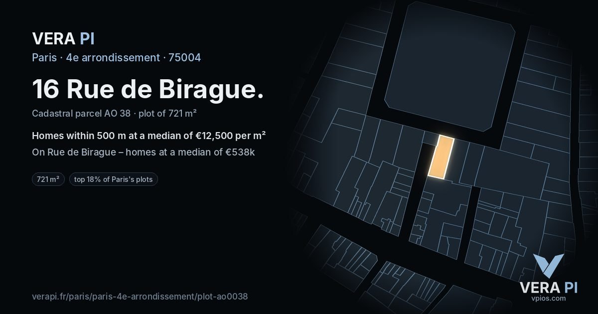 16 Rue de Birague, 4e arrondissement at night – the plot lit, the parcels around coloured by the prices near them