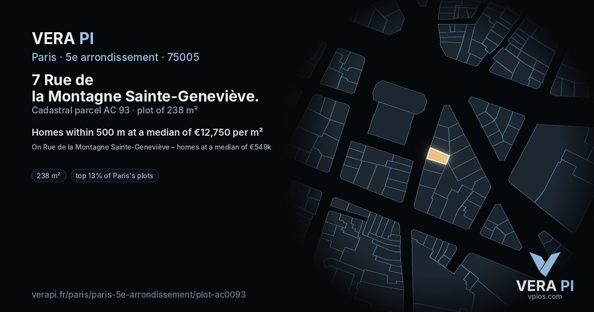 7 Rue de la Montagne Sainte-Geneviève, 5e arrondissement at night – the plot lit, the parcels around coloured by the prices near them