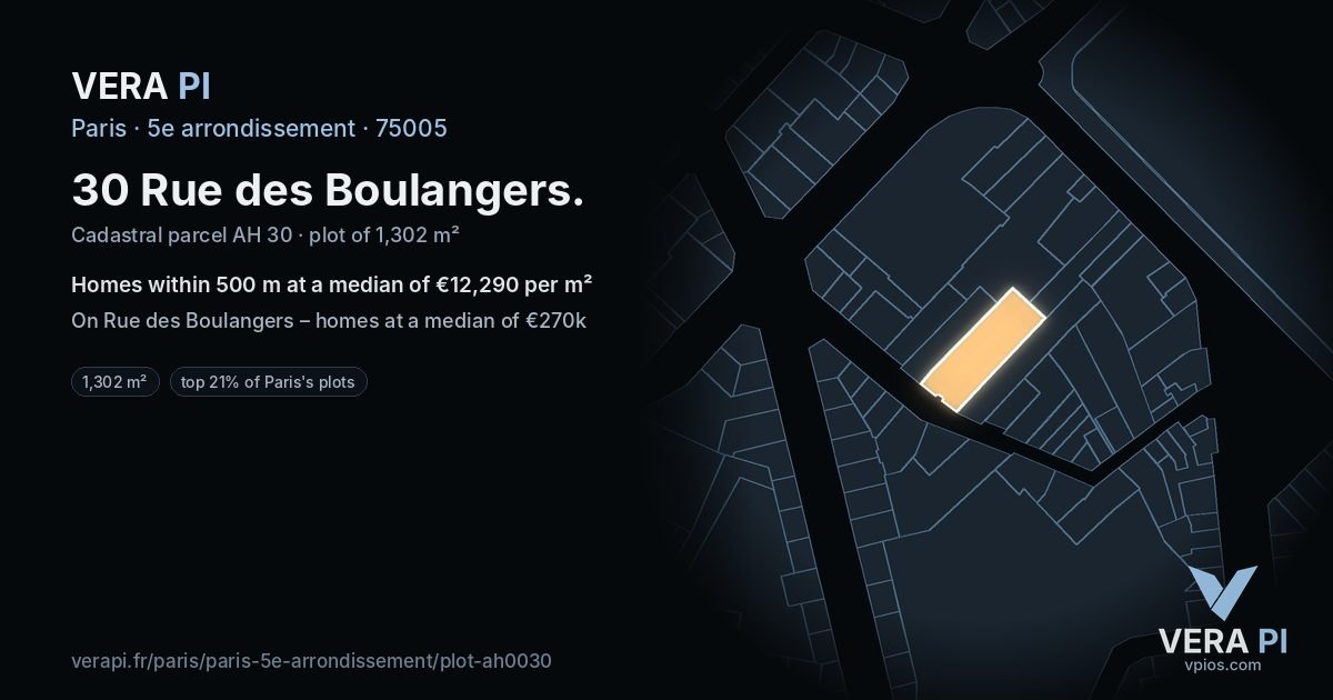 30 Rue des Boulangers, 5e arrondissement at night – the plot lit, the parcels around coloured by the prices near them