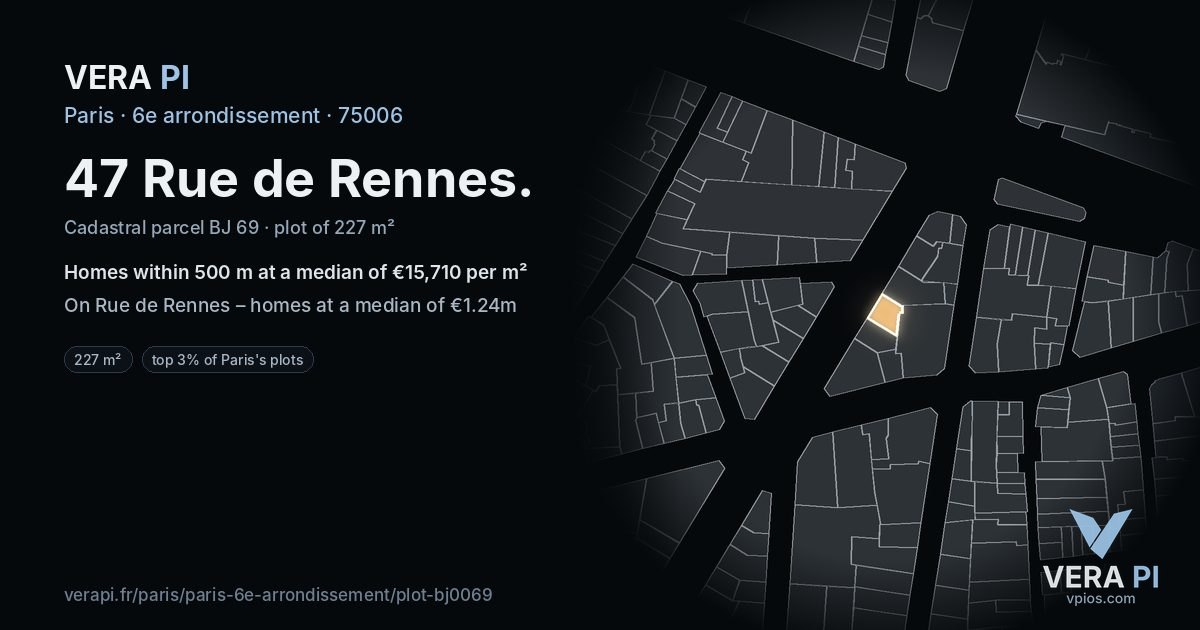 47 Rue de Rennes, 6e arrondissement at night – the plot lit, the parcels around coloured by the prices near them