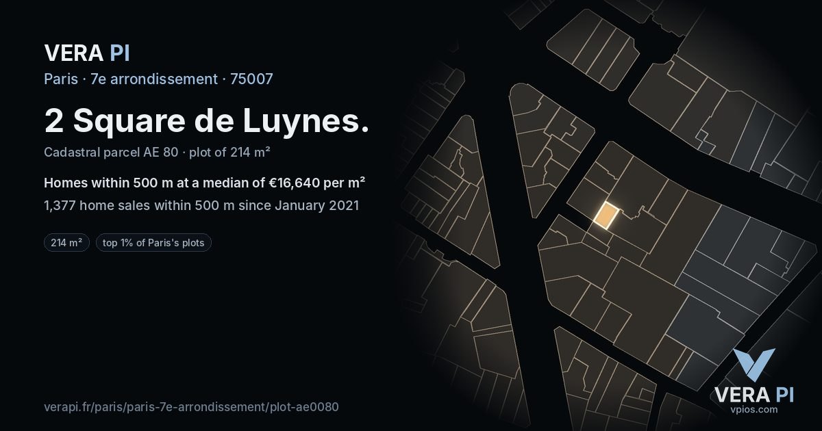 2 Square de Luynes, 7e arrondissement at night – the plot lit, the parcels around coloured by the prices near them