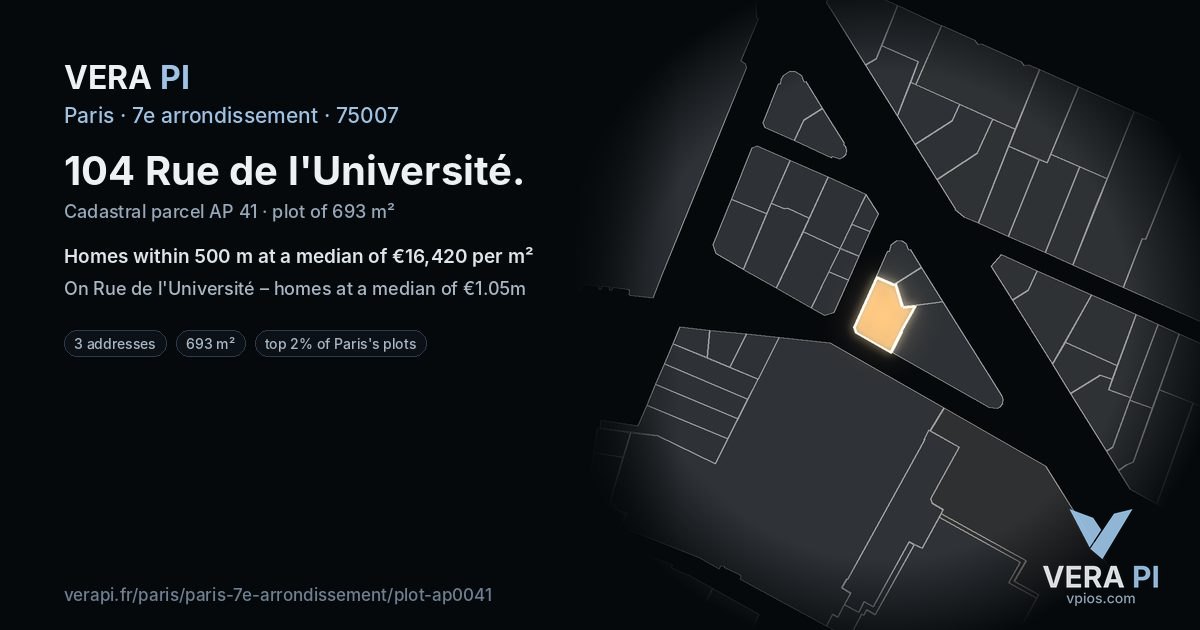 104 Rue de l'Université, 7e arrondissement at night – the plot lit, the parcels around coloured by the prices near them
