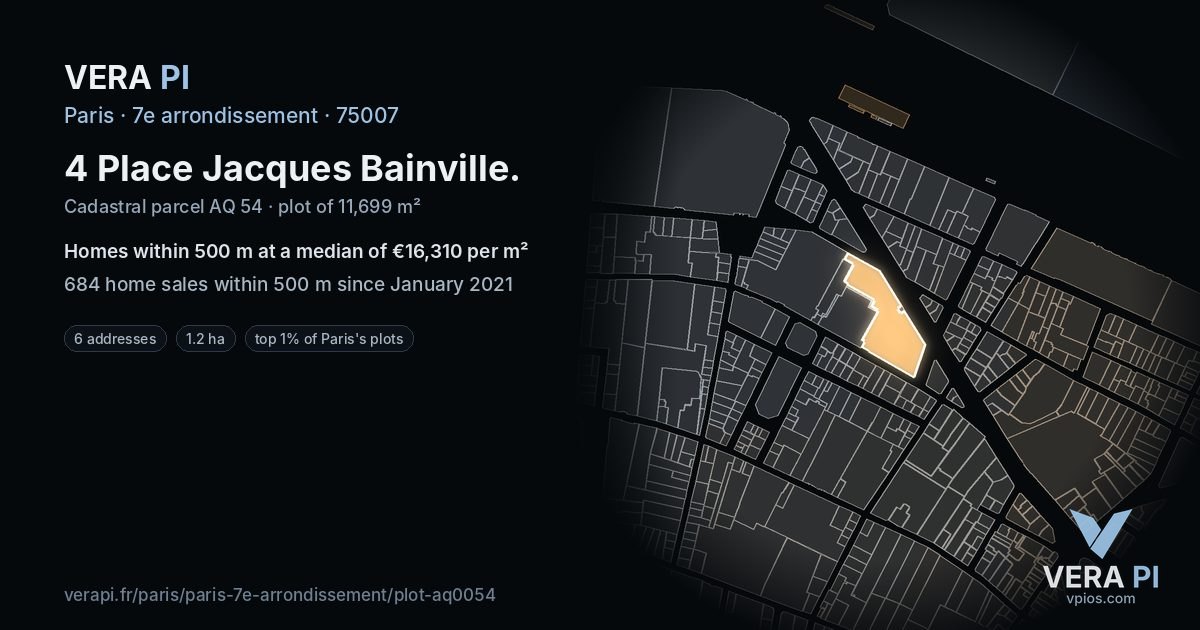 4 Place Jacques Bainville, 7e arrondissement at night – the plot lit, the parcels around coloured by the prices near them