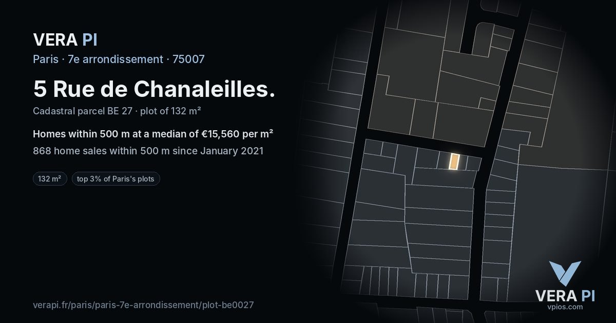 5 Rue de Chanaleilles, 7e arrondissement at night – the plot lit, the parcels around coloured by the prices near them