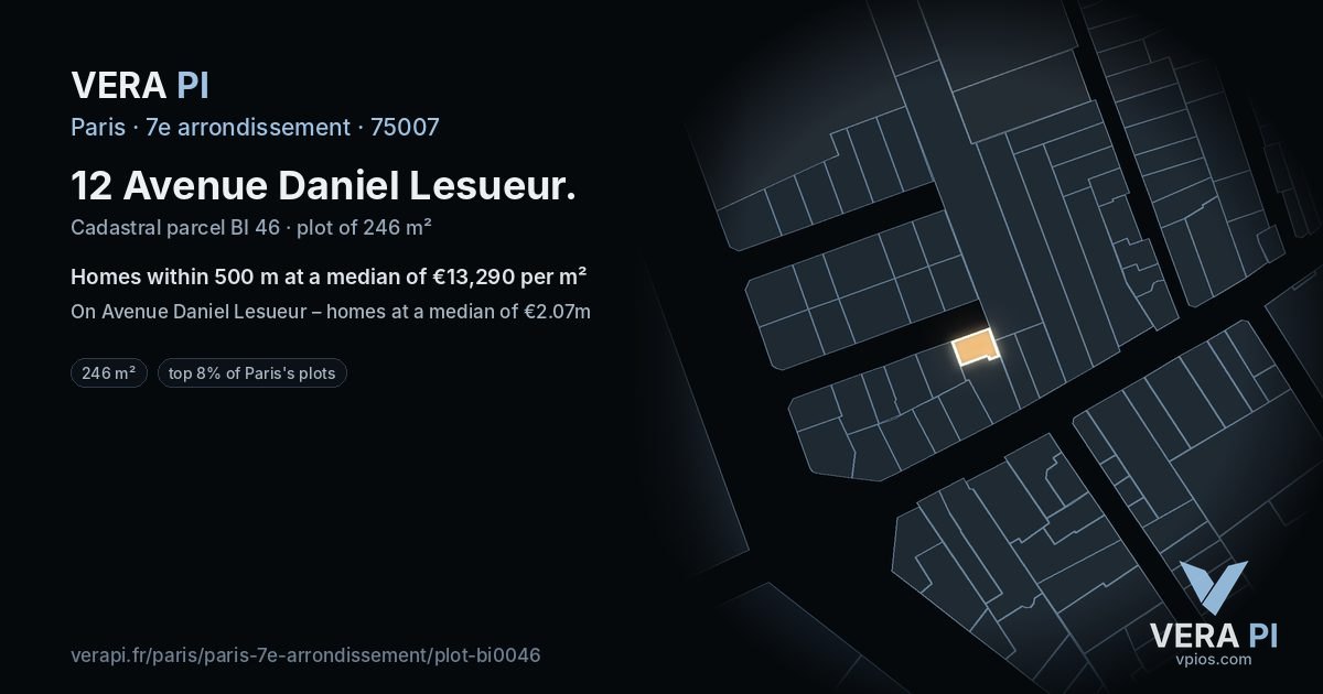 12 Avenue Daniel Lesueur, 7e arrondissement at night – the plot lit, the parcels around coloured by the prices near them