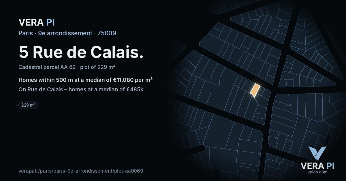 5 Rue de Calais, 9e arrondissement at night – the plot lit, the parcels around coloured by the prices near them
